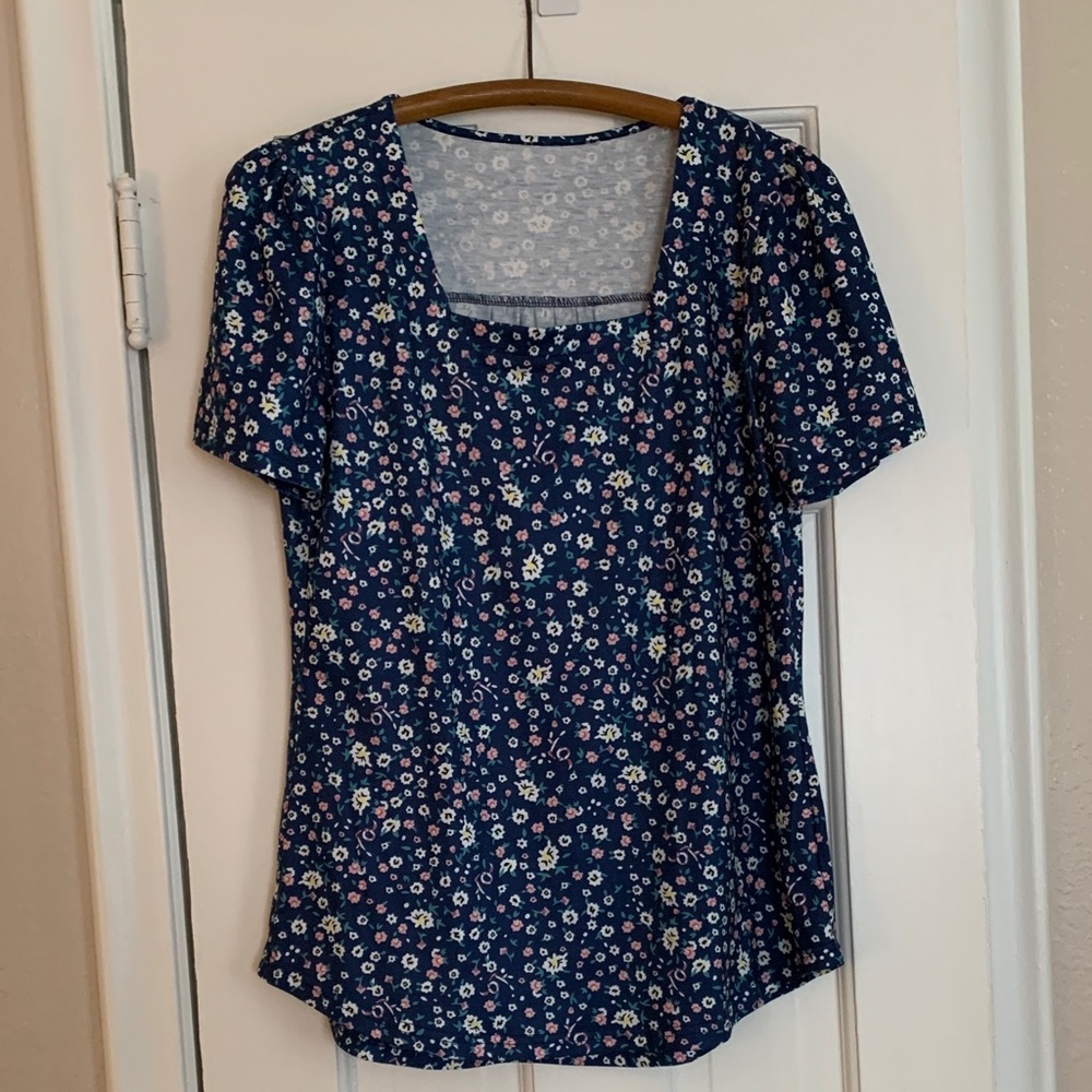 Summery tunic with floral print, women’s size medium